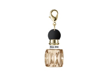 Un Charm's Miu Miu OFFERT