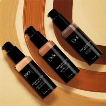 Fond de Teint Fluide Matifiant 4 - Black Up - Maquillage - Visuel 3 Fond de Teint Fluide Matifiant 4 - Black Up - Maquillage - Visuel 3