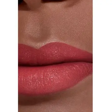 ROUGE ALLURE L'EXTRAIT LE ROUGE HAUTE INTENSITÉ - EXTRAIT DE LUMIÈRE ET DE SOIN - RECHARGE 818 - CHANEL - Maquillage - Visuel 3