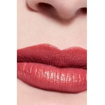 ROUGE ALLURE L'EXTRAIT LE ROUGE HAUTE INTENSITÉ - EXTRAIT DE LUMIÈRE ET DE SOIN - RECHARGE 818 - CHANEL - Maquillage - Visuel 4