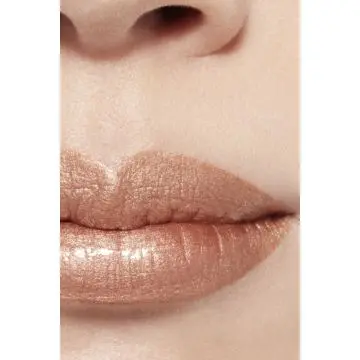 ROUGE ALLURE LAQUE ROUGE À LÈVRES LIQUIDE 60 Inflexible 5.5ML - CHANEL - Maquillage - Visuel 3