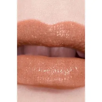 ROUGE COCO FLASH LA COULEUR, LA BRILLANCE, L'INTENSITÉ EN UN ÉCLAIR SUN BLISS 3G - CHANEL - Maquillage - Visuel 4
