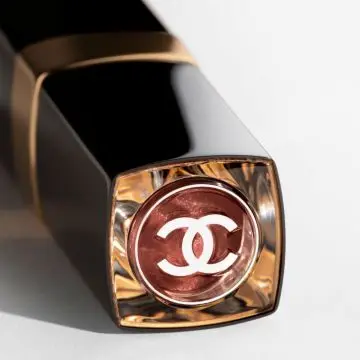ROUGE COCO FLASH LA COULEUR, LA BRILLANCE, L'INTENSITÉ EN UN ÉCLAIR SUN KISS 3G - CHANEL - Maquillage - Visuel 3