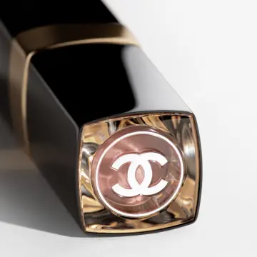 ROUGE COCO FLASH LA COULEUR, LA BRILLANCE, L'INTENSITÉ EN UN ÉCLAIR DESTINATION 3G - CHANEL - Maquillage - Visuel 2