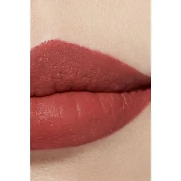 ROUGE ALLURE VELVET LE ROUGE VELOURS LUMINEUX 51 LÉGENDAIRE 3.5G - CHANEL - Maquillage - Visuel 4