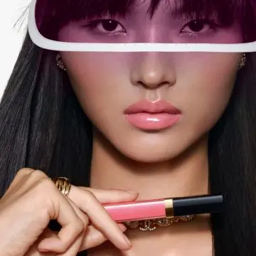 ROUGE COCO HYDRA GLOSS GLOSS 438 CHARMS 5,5G - CHANEL - Maquillage - Visuel 4