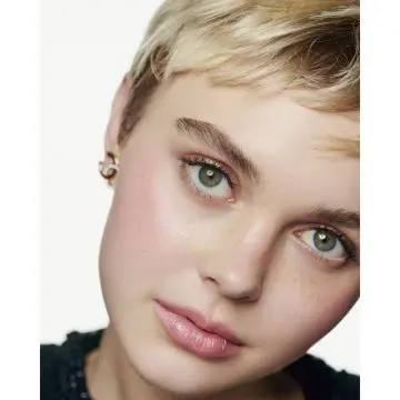 BAUME ESSENTIEL ROUGE NOIR ENLUMINEUR DE TEINT - ÉDITION LIMITÉE CUTE 8G - CHANEL - Maquillage - Visuel 3