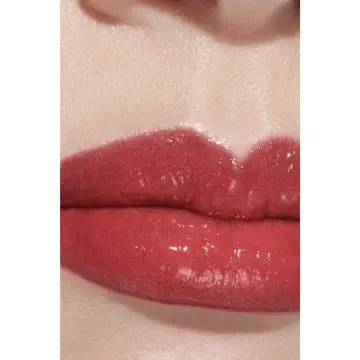 ROUGE COCO BAUME - BRILLANT BAUME & SOIN DES LÈVRES CHERRY BURST 3G - CHANEL - Maquillage - Visuel 4