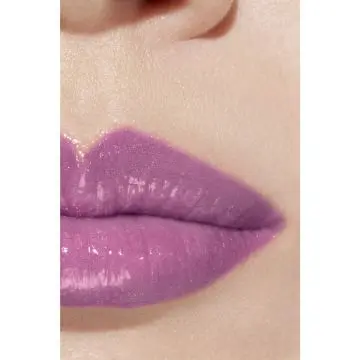 ROUGE COCO BAUME - BRILLANT BAUME & SOIN DES LÈVRES CHARMING LILAC 3G - CHANEL - Maquillage - Visuel 4