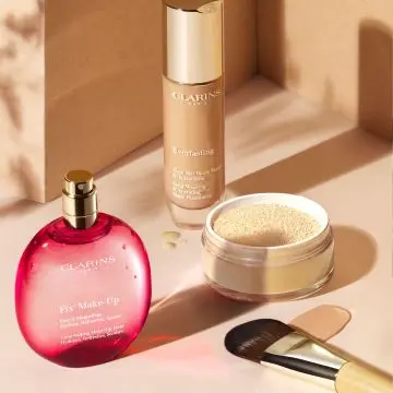 Ever Matte Loose Powder  - Poudre libre matifiante infusée au lait de pêcher Poudre Libre 01 - Universal Light  - Clarins - Maquillage - Visuel 4