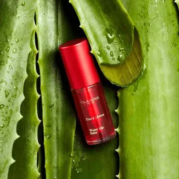 Eau à Lèvres Rouge à lèvres non transfert longue tenue Deep Red Water - Clarins - Maquillage - Visuel 3