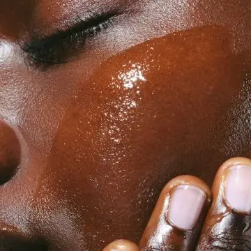 Huile Très Démaquillante Aux Extraits de Gentiane Jaune & Mélisse des Alpes - Tous Maquillages Waterproof 150ml - Clarins - Soin - Visuel 3