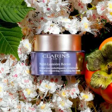 Nutri-Lumière - Crème jour embellissante revitalisante   Soin anti-âge 60+ Pot 50ml - Clarins - Soin - Visuel 4