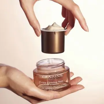 Recharge Extra-Firming Crème Nuit Peaux Sèches Soin Visage Anti-Âge & Anti-Rides 50ml - Clarins - Soin - Visuel 4 Recharge Extra-Firming Crème Nuit Peaux Sèches Soin Visage Anti-Âge & Anti-Rides 50ml - Clarins - Soin - Visuel 4