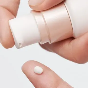 Calm-Essentiel Emulsion Apaisante à l'extrait de sauge sclarée* Tube 50ml - Clarins - Soin - Visuel 2