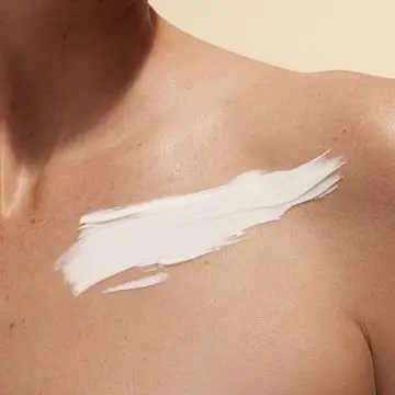 Crème Solaire Jeunesse SPF30 Corps 150ml - Clarins - Soin - Visuel 2 Crème Solaire Jeunesse SPF30 Corps 150ml - Clarins - Soin - Visuel 2