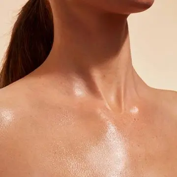 Brume Solaire Embellissante SPF50+ Corps 150ml - Clarins - Soin - Visuel 3