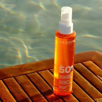Brume Solaire Embellissante SPF50+ Corps 150ml - Clarins - Soin - Visuel 4