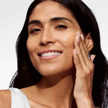 Even Better Clinical Fond de Teint Vitaminé SPF50 Medium Cool 2 - Clinique - Maquillage - Visuel 3