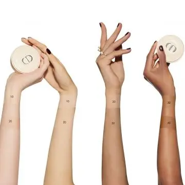 Dior Forever Cushion Powder Poudre Libre Soin Ultra-fine & Fraîche - Transparence & Perfection Longue Tenue 010 Fair - Dior - Maquillage - Visuel 4