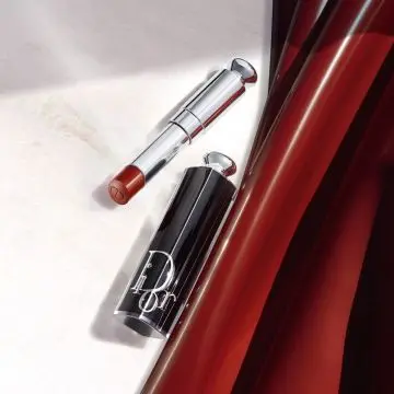 Dior Addict Recharge Rouge à Lèvres Brillant - Couleur Intense - 90 % d'Ingrédients d'Origine Naturelle 976 Be Dior - Dior - Maquillage - Visuel 4