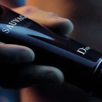 SAUVAGE Gel de rasage parfumé - Aide à protéger des irritations - haute précision  SAUVAGE Gel de rasage parfumé - Aide à protéger des irritations - haute précision