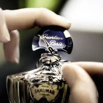 SHALIMAR Eau de Toilette Vaporisateur 50ml - Guerlain - Parfum - Visuel 4