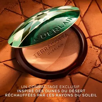 Terracotta Golden Dunes - Édition Limitée La Poudre Éclat Bonne Mine Naturelle Green Agafay - Guerlain - Maquillage - Visuel 3