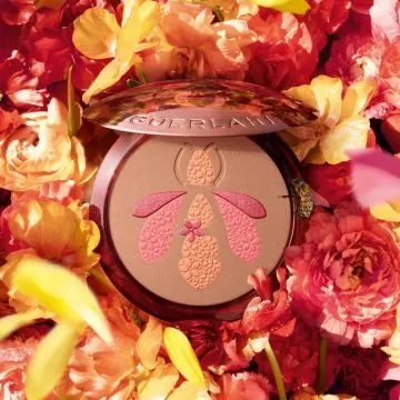 Terracotta Superbloom La Poudre Eclat Bonne Mine Naturelle - 96% d'ingrédients d'origine naturelle 03 Moyen Doré - Guerlain - Maquillage - Visuel 2