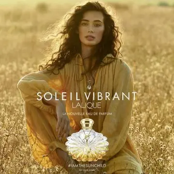 SOLEIL VIBRANT Eau de Parfum Vaporisateur 50ml - Lalique - Parfum - Visuel 4 SOLEIL VIBRANT Eau de Parfum Vaporisateur 50ml - Lalique - Parfum - Visuel 4