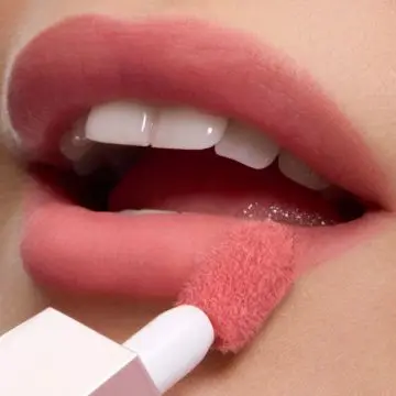 Lip Idôle Cuddle Blur Rouge à Lèvres Mat Floutant 21 Blushing Blanket - Lancôme - Maquillage - Visuel 2
