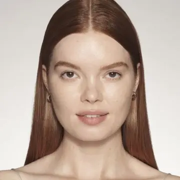 Futurist Sérum de Teint Fond de Teint Léger SPF 20 1N2 Ecru - Estée Lauder - Maquillage - Visuel 2 Futurist Sérum de Teint Fond de Teint Léger SPF 20 1N2 Ecru - Estée Lauder - Maquillage - Visuel 2