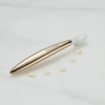 Re-Nutriv Ultimate Diamond Sérum Yeux Révélateur d'Énergie 15 ml - Estée Lauder - Soin - Visuel 2