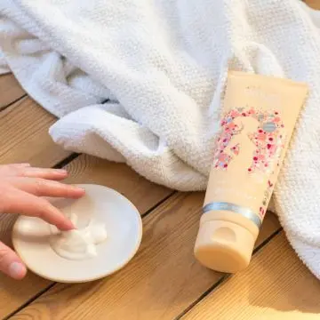 Le Bienfaiteur Lait pour le Corps Concentré & Désaltérant BIO Flacon 100ml - Omum - Soin - Visuel 2