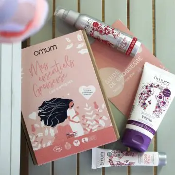 Coffret Mes Essentiels Grossesse - Les Iconiques Huile Corps, Crème Visage & Soin Intime   - Omum - Soin - Visuel 2 Coffret Mes Essentiels Grossesse - Les Iconiques Huile Corps, Crème Visage & Soin Intime   - Omum - Soin - Visuel 2