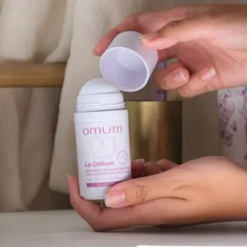 Le Délicat Déodorant Bille Peaux Sensibles 24h Flacon roll-on 50ml - Omum - Soin - Visuel 3 Le Délicat Déodorant Bille Peaux Sensibles 24h Flacon roll-on 50ml - Omum - Soin - Visuel 3