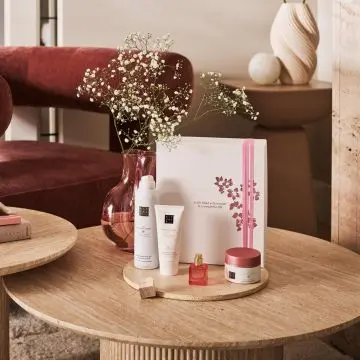 Coffret The Ritual of Sakura Mousse de Douche, Crème et Gommage Corps & Parfum  - Rituals - Soin - Visuel 2