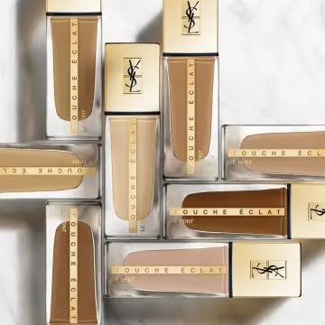 TOUCHE ÉCLAT LE TEINT Fond de Teint Fluide Naturel Beige Doré 25 - Yves Saint Laurent - Maquillage - Visuel 4