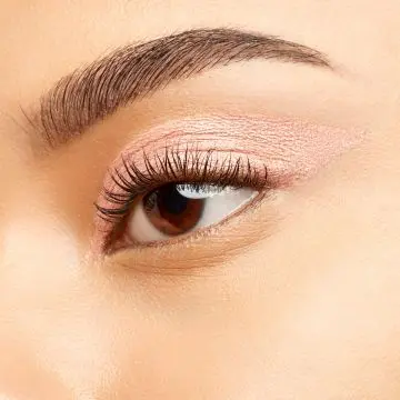 Satin Crush Ombre à Paupières - Eclat satiné 01 Scandalous Beige - Yves Saint Laurent - Maquillage - Visuel 3 Satin Crush Ombre à Paupières - Eclat satiné 01 Scandalous Beige - Yves Saint Laurent - Maquillage - Visuel 3