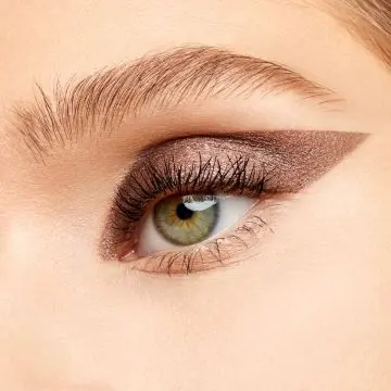 Satin Crush Ombre à Paupières - Eclat satiné 02 Excessive Brown - Yves Saint Laurent - Maquillage - Visuel 3