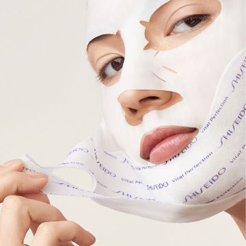 VITAL PERFECTION Masque Eclat Contours redéfinis 6 sachets visage et 6 sachets cou  - Shiseido - Soin - Visuel 2