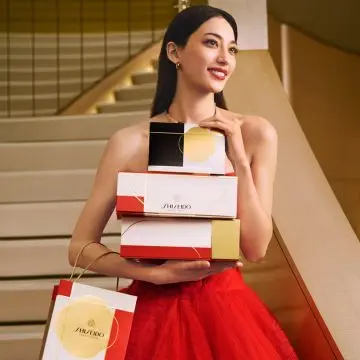 Coffret Vital Perfection Crème et Sérum Anti-Âge, Mousse Nettoyante & Lotion  - Shiseido - Soin - Visuel 2 Coffret Vital Perfection Crème et Sérum Anti-Âge, Mousse Nettoyante & Lotion  - Shiseido - Soin - Visuel 2