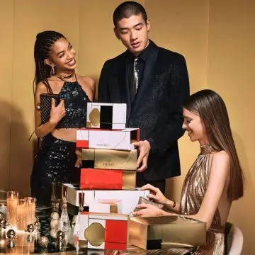Coffret Bio Performance Crème et Sérum Anti-Âge, Mousse Nettoyante & Lotion  - Shiseido - Soin - Visuel 2 Coffret Bio Performance Crème et Sérum Anti-Âge, Mousse Nettoyante & Lotion  - Shiseido - Soin - Visuel 2