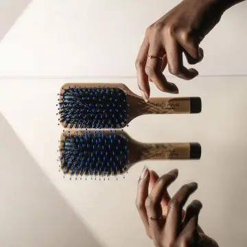 La Brosse de Poche Brillance & Douceur  - HAIR RITUEL BY SISLEY - Accessoire - Visuel 3