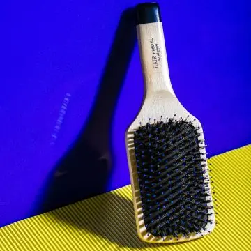 BROSSE BRILLANCE & DOUCEUR Brosse Pour Démêler la Chevelure Tout En Douceur 1 pièce - HAIR RITUEL BY SISLEY - Accessoire - Visuel 3