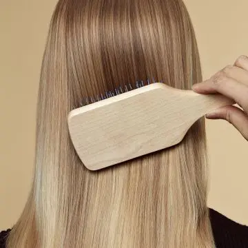BROSSE BRILLANCE & DOUCEUR Brosse Pour Démêler la Chevelure Tout En Douceur 1 pièce - HAIR RITUEL BY SISLEY - Accessoire - Visuel 4