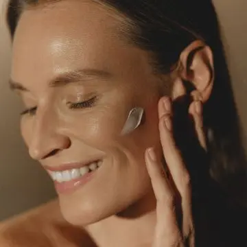 Sunleÿa Soin Solaire Anti-Âge SPF50+ 50ml - Sisley - Soin - Visuel 2