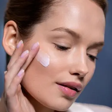 Phyto-Blanc La Nuit Crème de Nuit Éclaircissante Anti-Tâches 50ml - Sisley - Soin - Visuel 2