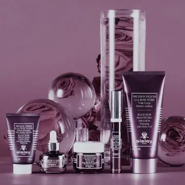 ÉMULSION EXQUISE À LA ROSE NOIRE Emulsion hydratante et sublimatrice  200ml - Sisley - Soin - Visuel 3
