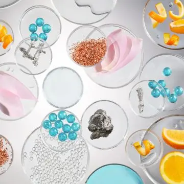 Crème d'Eau Désaltérante Acide Hyaluronique + Electrolyte Hydratant 60ml - Strivectin - Soin - Visuel 2